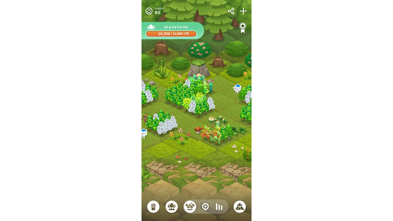 利用韩华太阳林移动App.,用户可以在虚拟空间培育虚拟树木,然后,韩华将相应的实际树木种植在实体林中。